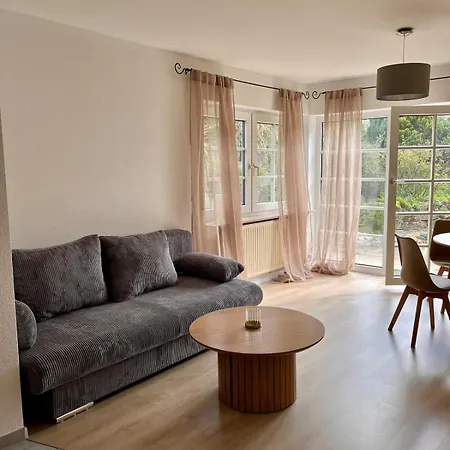 Gemuetliches 2-zimmer-apartment Mit Terrasse Und Eigenem Parkplatz *