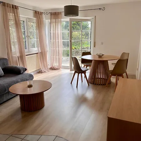 Διαμέρισμα Gemuetliches 2-zimmer-apartment Mit Terrasse Und Eigenem Parkplatz *