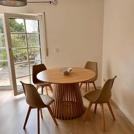 Gemuetliches 2-zimmer-apartment Mit Terrasse Und Eigenem Parkplatz Διαμέρισμα